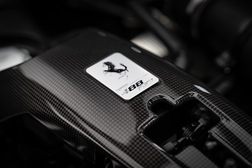 Ferrari 488 Pista noire et or-31