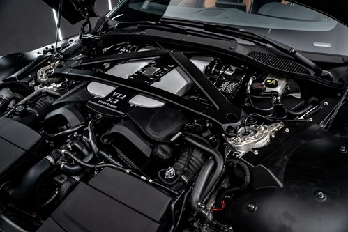 Aston Martin Vantage verte et blance V12-147