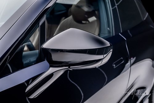 aston-martin-dbx-bleue-130