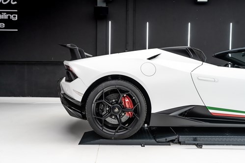 Lamborghini Superlegera blanche-42