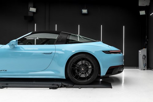 Porsche 911 Targa GTS Miami blue-35