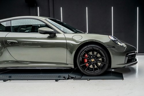 Porsche 911 Carrera 4S verte-087
