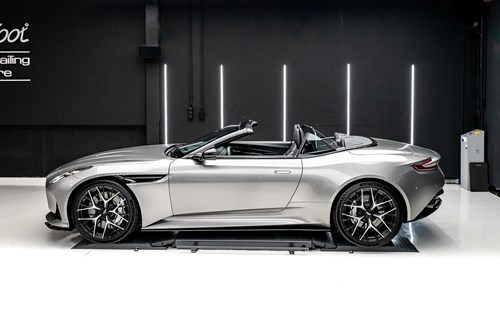 Aston Martin DB12-086