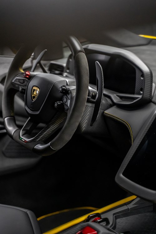 Lamborghini Revuelto jaune-78