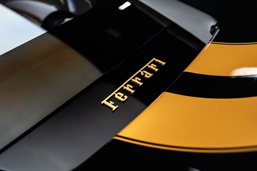 Ferrari 488 Pista noire et or-21