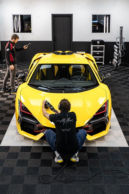 Lamborghini Revuelto jaune-27