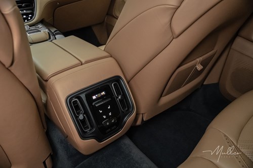 aston-martin-dbx-bleue-091