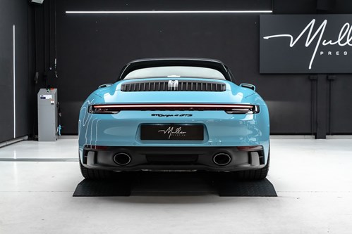 Porsche 911 Targa GTS Miami blue-50