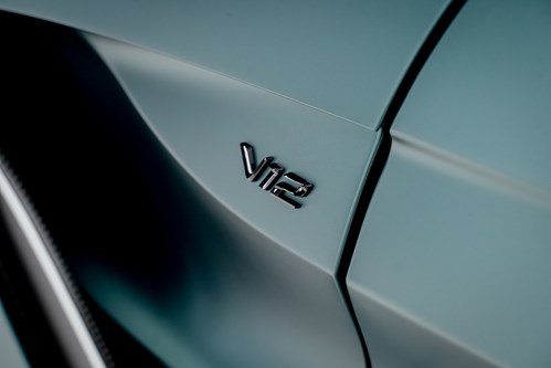 Aston Martin Vantage V12 verte mate-099