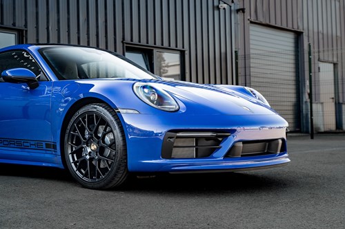 Porsche Carrera 4 bleue-132