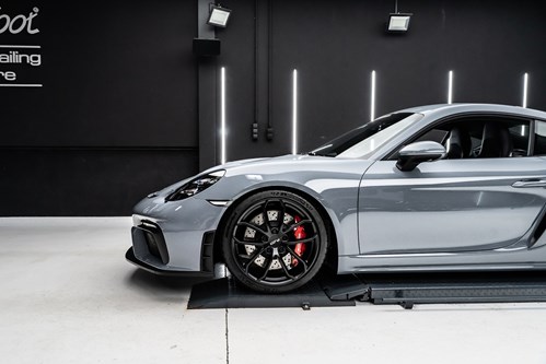 Porsche GT4 grise-bleue-097