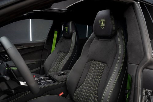Lamborghini Urus-43