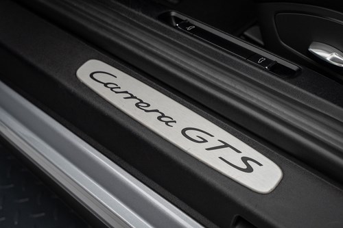Porsche Carrera GTS grise-64