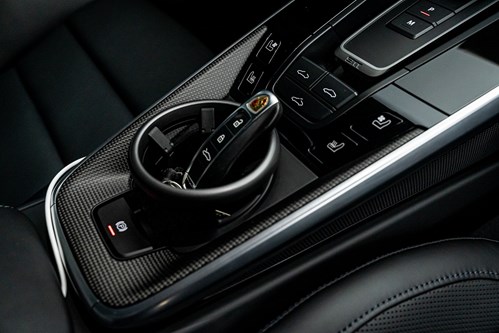 Porsche 911 Turbo S noire-61