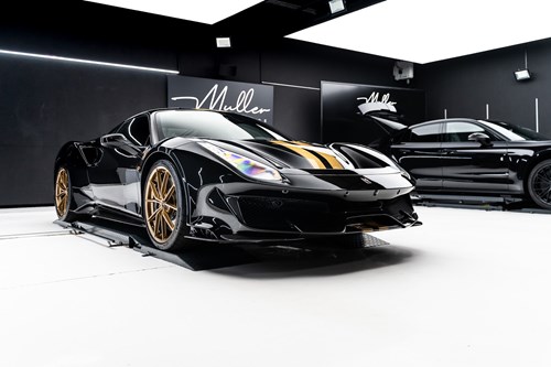 Ferrari 488 Pista noire et or-08