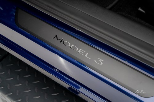 Tesla Model 3 bleu-143
