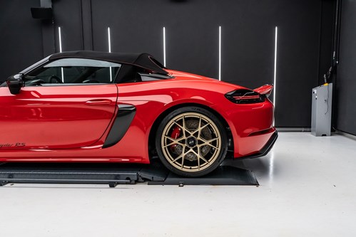 Porsche Spyder RS rouge-090