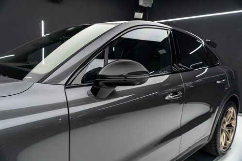 Porsche Cayenne Turbo gris foncé-088