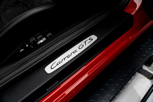 Porsche 911 Carrera GTS Rouge phase 1-42