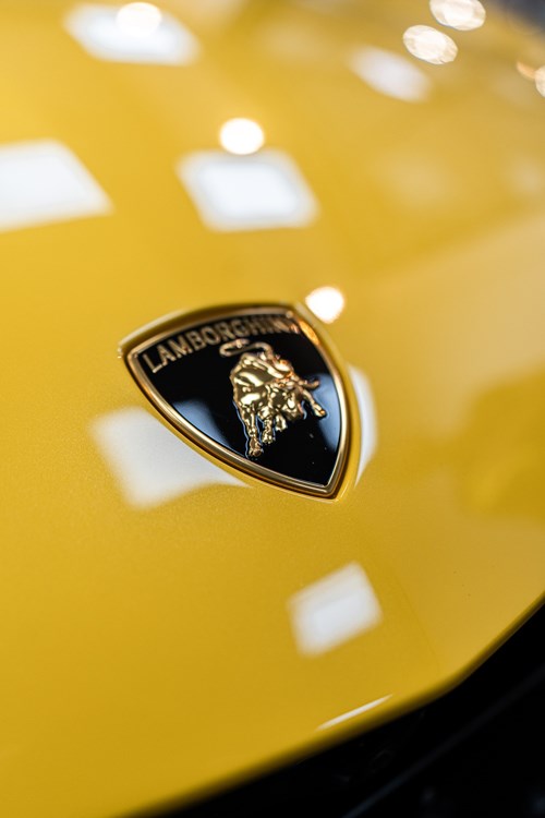 Lamborghini Revuelto jaune-30