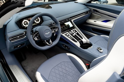 Aston Martin DB12 Volante bleue-65