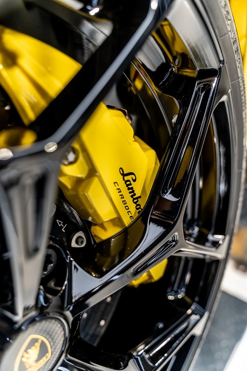 Lamborghini Revuelto jaune-116