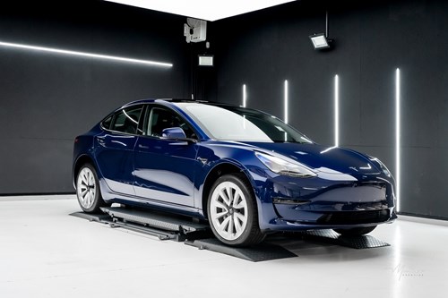 Tesla Model 3 bleu-136