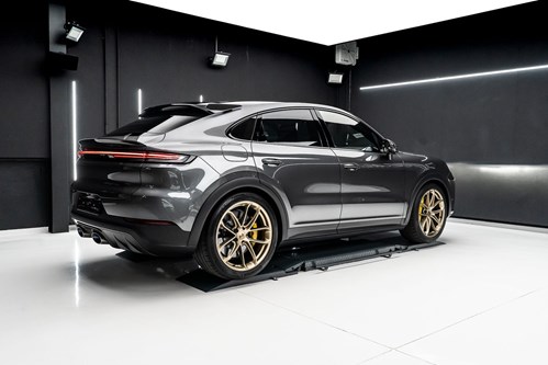 Porsche Cayenne Turbo gris foncé-132
