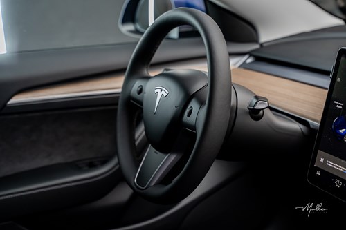 Tesla Model 3 bleu-150