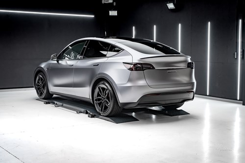 Tesla Model Y gris mate-129