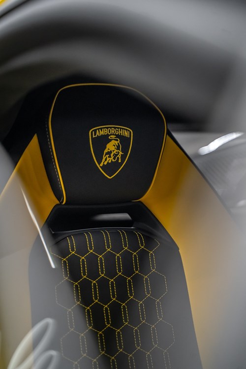 Lamborghini Revuelto jaune-77