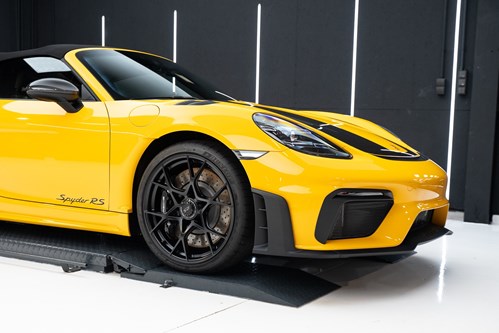 Porsche Spyder RS jaune-32