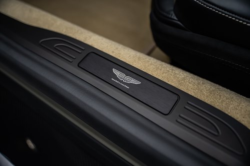 Aston martin verte kaki-51