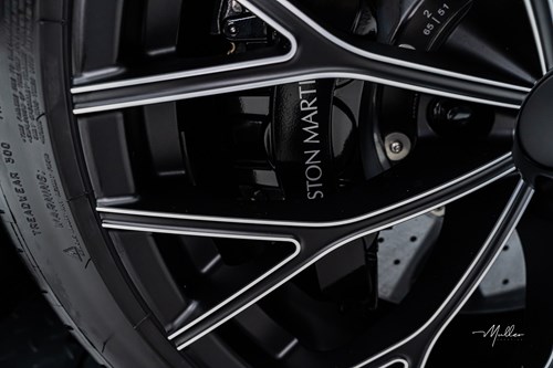 Aston Martin Vantage V12-290