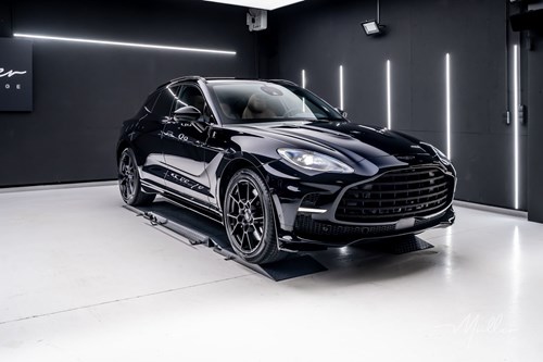 aston-martin-dbx-bleue-105