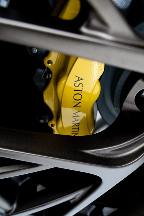 Aston Martin DB12 Volante bleue-54