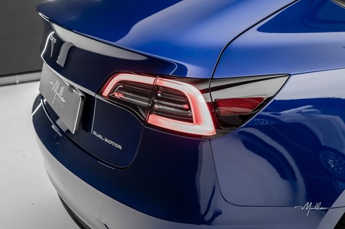 Tesla Model 3 bleu-169