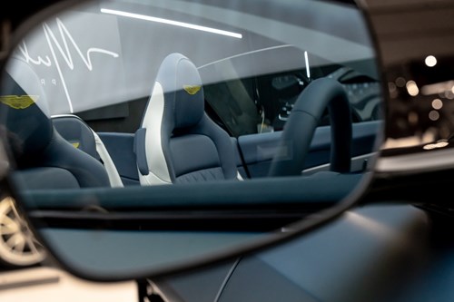 Aston Martin DB12 Volante bleue-55