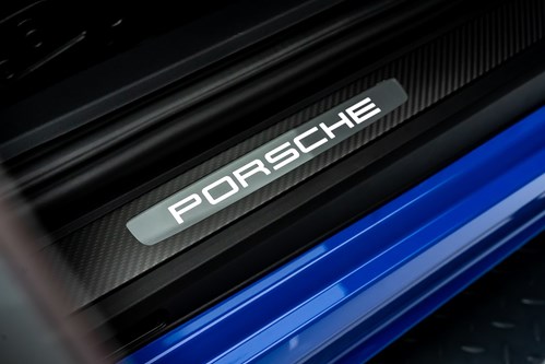 Porsche GT4 RS bleue jantes noires-24