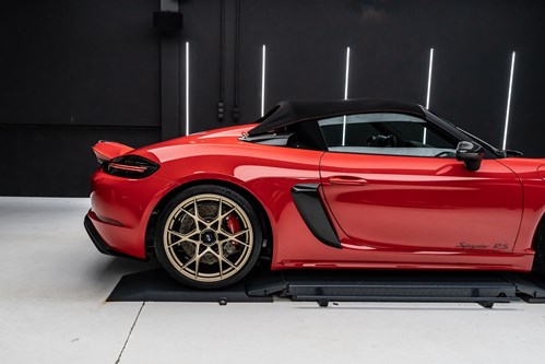 Porsche Spyder RS rouge-067