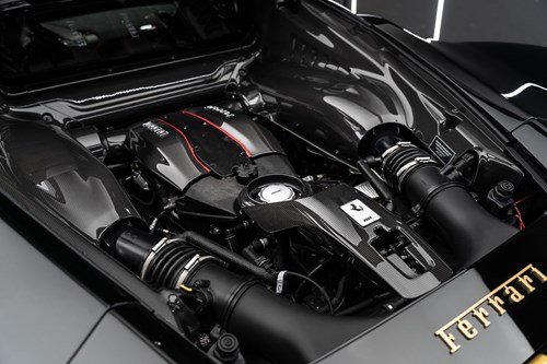 Ferrari 488 Pista noire et or-26