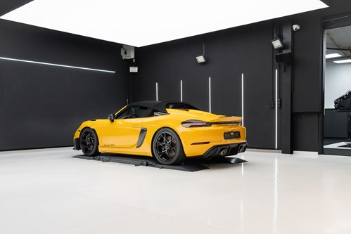 Porsche Spyder RS jaune-50