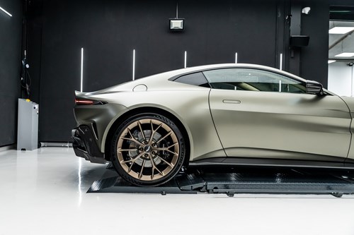 Aston martin verte kaki-60