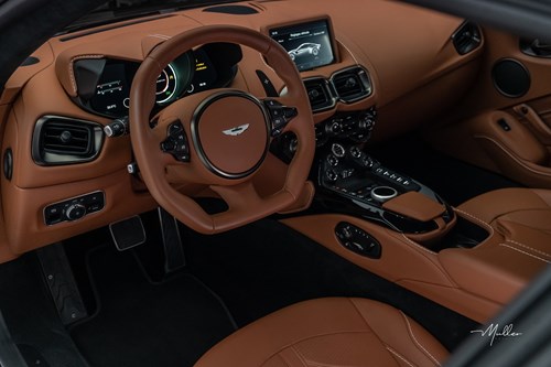 Aston Martin Vantage V12-230