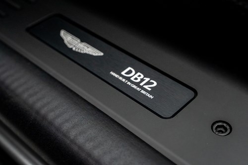 Aston Martin DB12-083