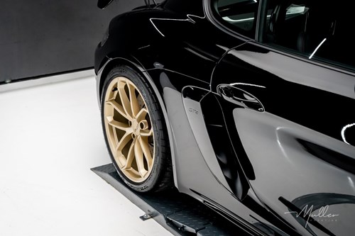 Porsche-gt4-718-muller-car-detailing-11