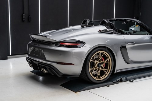 Porsche Spyder RS grise-86