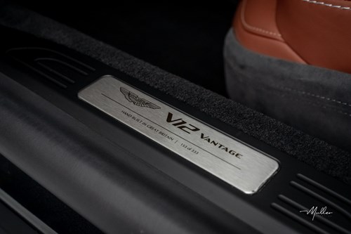 Aston Martin Vantage V12-240