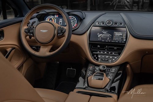 aston-martin-dbx-bleue-092