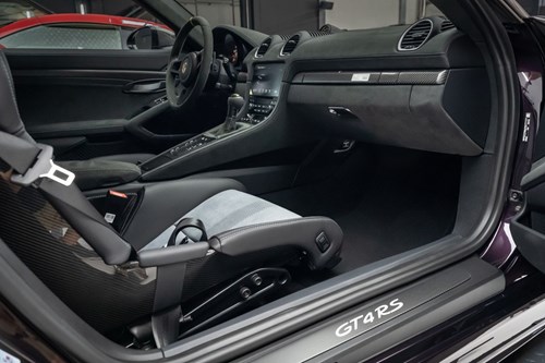 Porsche 718 GT4 RS-008